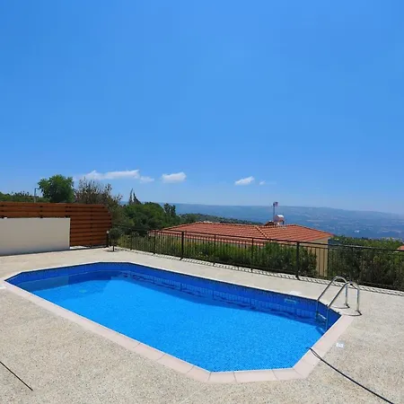 Ernica Villa *